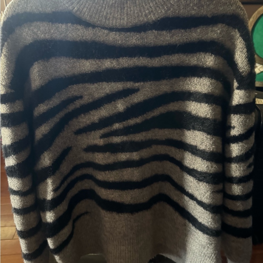 Chic Striped Gray and Black Women's Sweater